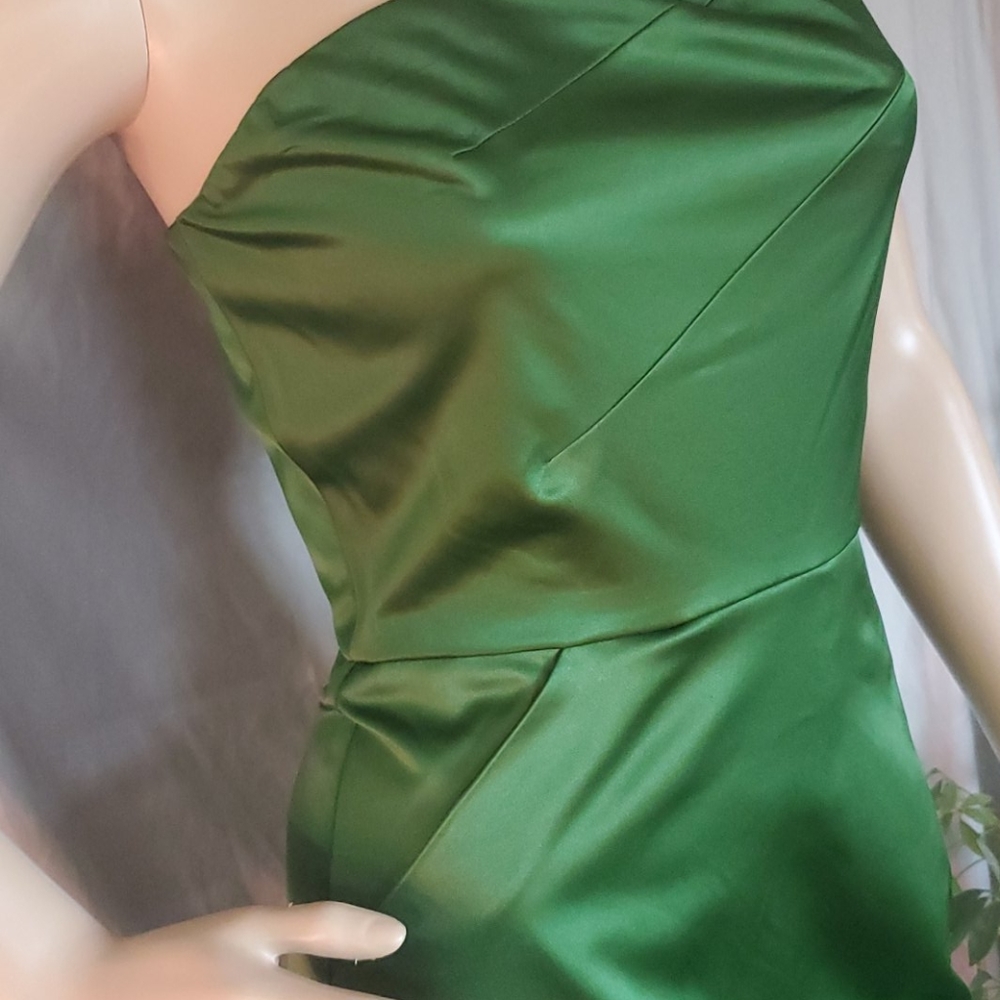 Green Dress - Picture 2 of 6